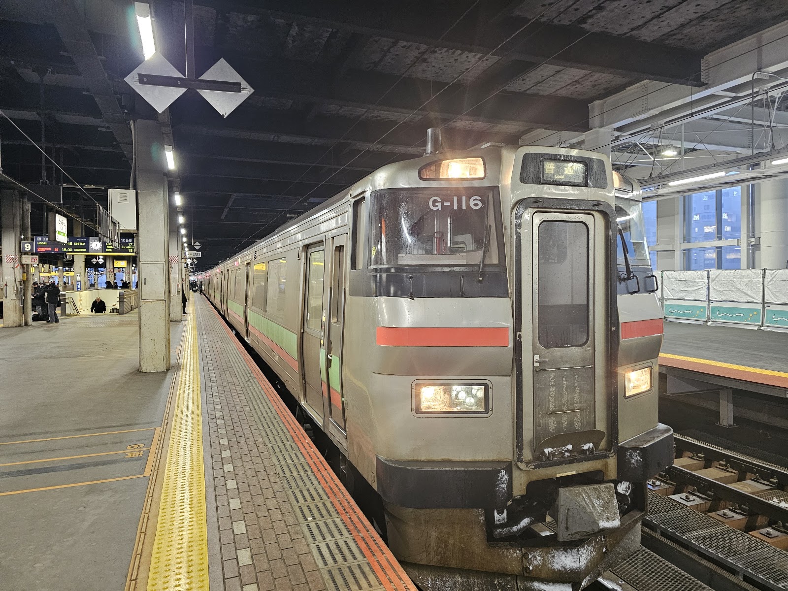 札幌駅の列車（夜間）