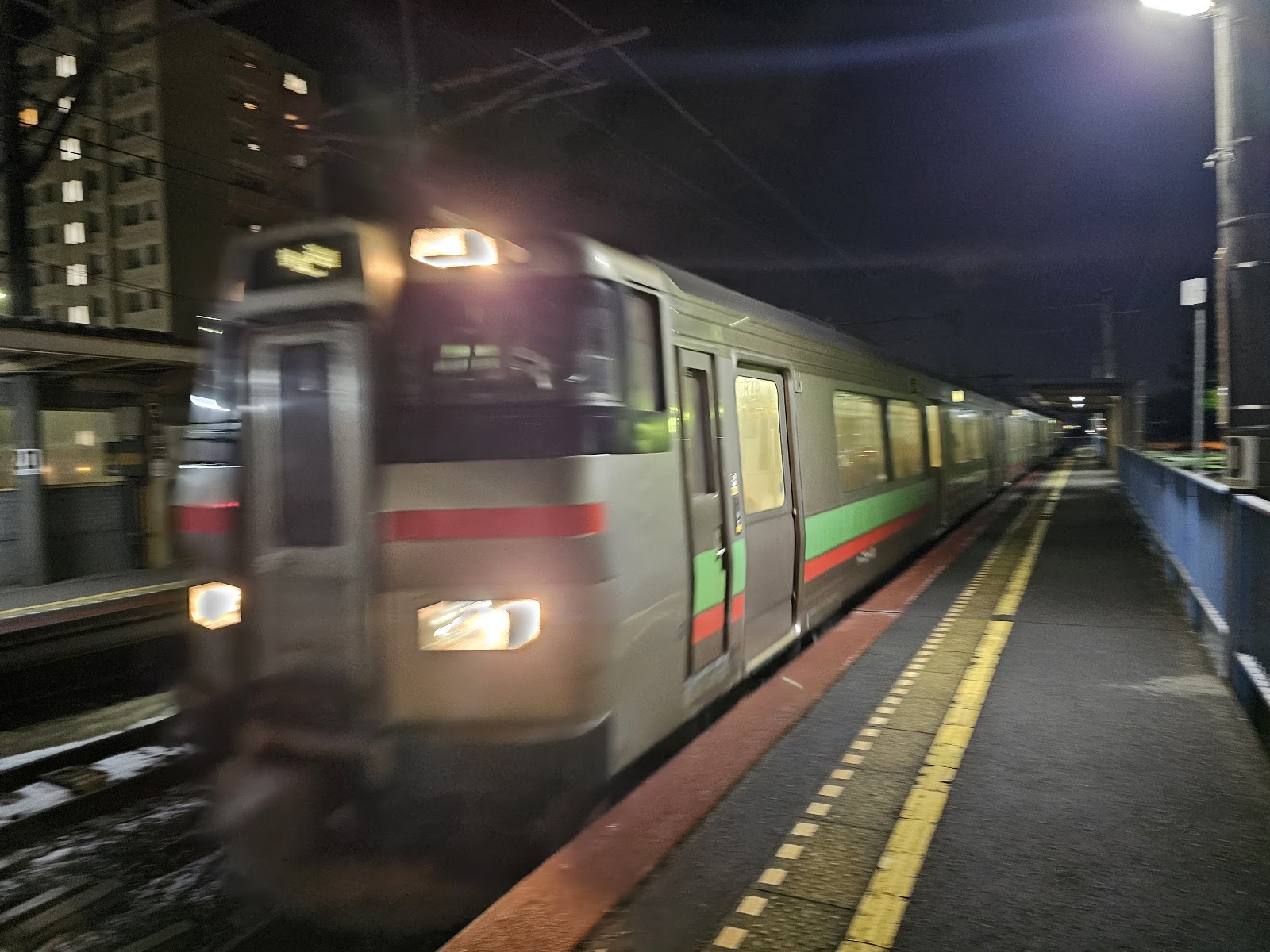 プラットフォームでの列車